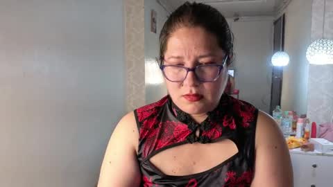 Snapshot of scarlett_widow chatting on April 17, 2:36 am scarlett_widow online show from April 17, 2:36 am
