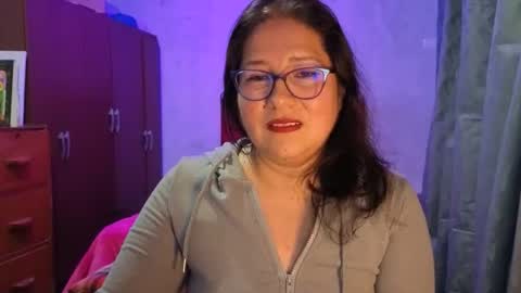 Snapshot of scarlett_widow chatting on April 20, 2:58 am scarlett_widow online show from April 20, 2:58 am