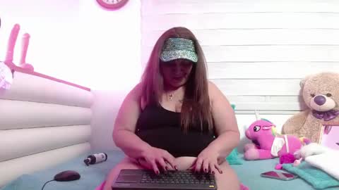Snapshot of scarlettbooty chatting on June 6, 11:15 am scarlettbooty online show from June 6, 11:15 am