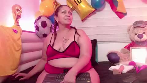 Snapshot of scarlettbooty chatting on June 14, 11:45 am scarlettbooty online show from June 14, 11:45 am