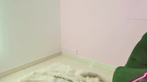 Snapshot of scarlette04 chatting on January 19, 10:49 pm SCARLETTE online show from January 19, 10:49 pm