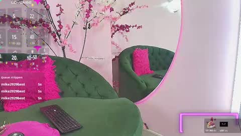 Snapshot of scarlette04 chatting on February 11, 3:50 am SCARLETTE online show from February 11, 3:50 am