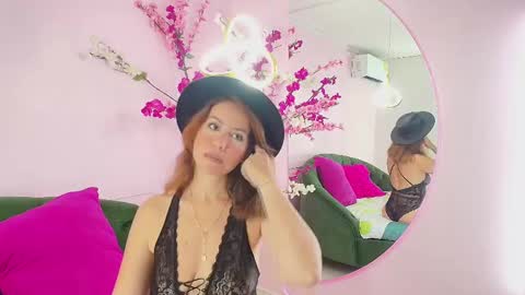 Snapshot of scarlette04 chatting on March 8, 7:31 pm SCARLETTE online show from March 8, 7:31 pm