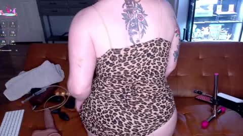 Snapshot of scarlettredff chatting on May 10, 4:06 am ScarlettredFF online show from May 10, 4:06 am