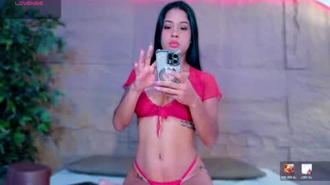 Snapshot of scarlettsinclaiir_ chatting on May 6, 10:09 am scarlettsinclaiir_ online show from May 6, 10:09 am