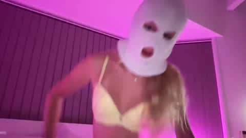 Scarlett stells online show from December 16, 9:47 am