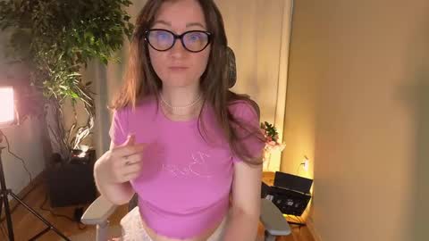 Snapshot of scarletttesecret chatting on May 13, 12:24 pm scarletttesecret online show from May 13, 12:24 pm