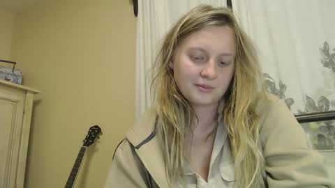 Snapshot of scartit chatting on December 1, 3:00 am ScarTit Bernhard online show from December 1, 3:00 am