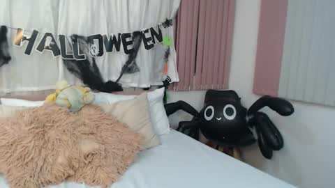 Snapshot of sccarlettjonnes chatting on October 28, 5:33 am SCARLET online show from October 28, 5:33 am