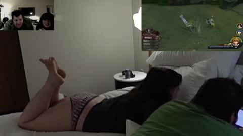 Snapshot of scenenotheard chatting on December 20, 6:20 am scenenotheard online show from December 20, 6:20 am