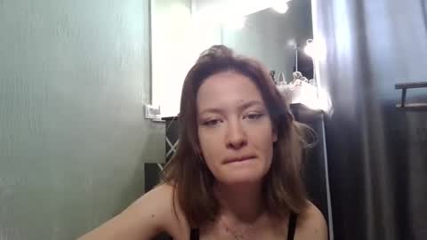 Snapshot of scented_elsa chatting on November 8, 11:21 am Elsa online show from November 8, 11:21 am