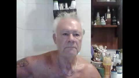 Snapshot of schizzodoro chatting on September 23, 3:31 am schizzodoro online show from September 23, 3:31 am