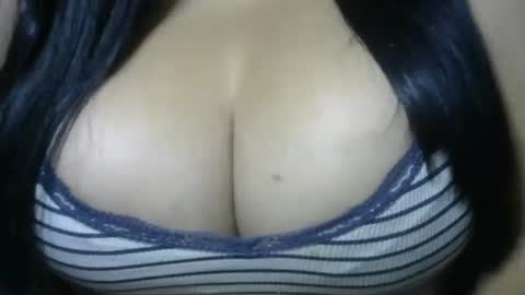 Snapshot of schoco_milf chatting on May 17, 11:17 am mai latina online show from May 17, 11:17 am