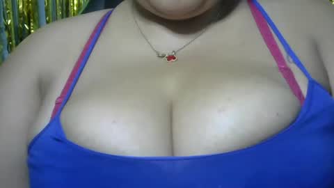 Snapshot of schoco_milf chatting on June 2, 1:07 am mai latina online show from June 2, 1:07 am
