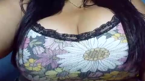 Snapshot of schoco_milf chatting on July 23, 1:58 am mai latina online show from July 23, 1:58 am
