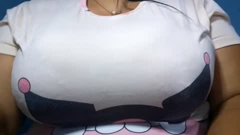Snapshot of schoco_milf chatting on July 30, 11:31 am mai latina online show from July 30, 11:31 am