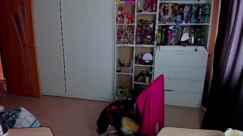 Snapshot of school_love chatting on June 22, 8:11 am Rina online show from June 22, 8:11 am