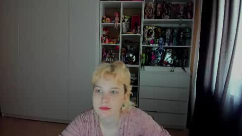 Snapshot of school_love chatting on July 13, 8:06 am Rina online show from July 13, 8:06 am
