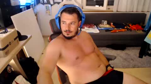 Snapshot of schweizer_87 chatting on June 20, 9:50 pm schweizer_87 online show from June 20, 9:50 pm