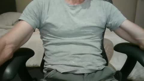 Snapshot of sclad83 chatting on March 8, 10:13 pm sclad83 online show from March 8, 10:13 pm