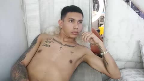 Snapshot of scook_gray chatting on April 2, 6:27 pm scook_gray online show from April 2, 6:27 pm