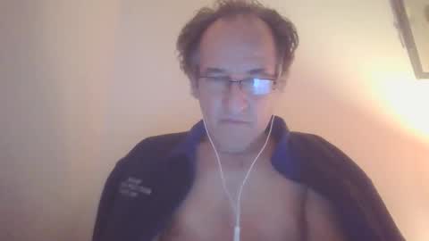 Snapshot of scotchwhieskie chatting on December 2, 11:40 pm scotchwhieskie online show from December 2, 11:40 pm