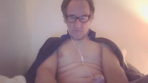 Snapshot of scotchwhieskie chatting on December 3, 11:46 pm scotchwhieskie online show from December 3, 11:46 pm