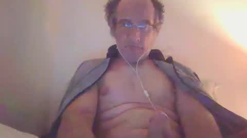 Snapshot of scotchwhieskie chatting on December 6, 11:57 pm scotchwhieskie online show from December 6, 11:57 pm