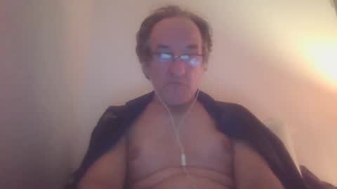 Snapshot of scotchwhieskie chatting on December 16, 11:50 pm scotchwhieskie online show from December 16, 11:50 pm