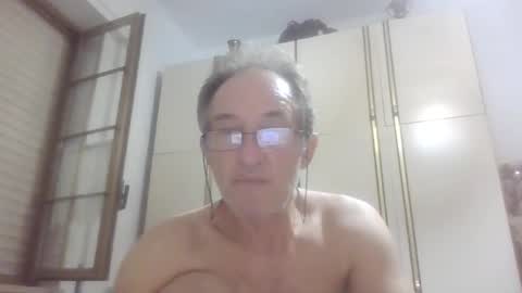 Snapshot of scotchwhieskie chatting on September 11, 6:52 pm scotchwhieskie online show from September 11, 6:52 pm
