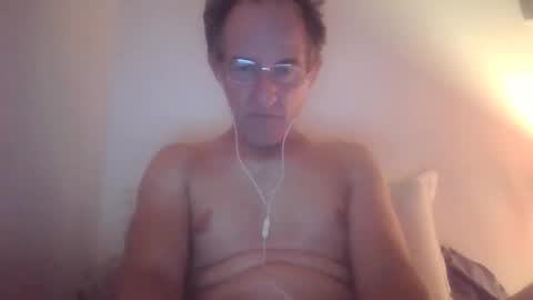 Snapshot of scotchwhieskie chatting on September 14, 9:58 pm scotchwhieskie online show from September 14, 9:58 pm