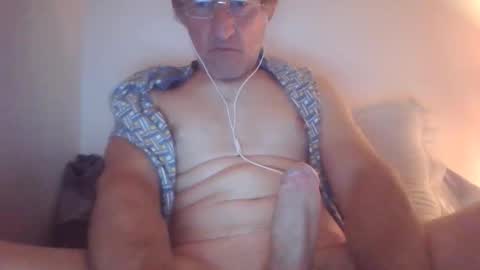 Snapshot of scotchwhieskie chatting on October 4, 11:47 pm scotchwhieskie online show from October 4, 11:47 pm