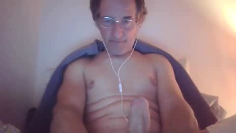 Snapshot of scotchwhieskie chatting on October 10, 10:31 pm scotchwhieskie online show from October 10, 10:31 pm