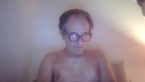 Snapshot of scotchwhieskie chatting on August 1, 10:52 pm scotchwhieskie online show from August 1, 10:52 pm