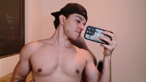 Snapshot of scott_brasher1 chatting on February 20, 1:46 am Twitter Scott brasher1 Instagram Camiloestuardo2 online show from February 20, 1:46 am