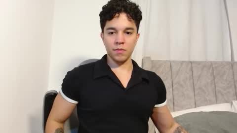 Snapshot of scott_brasher1 chatting on November 13, 3:27 am Twitter Scott brasher1 Instagram Camiloestuardo2 online show from November 13, 3:27 am