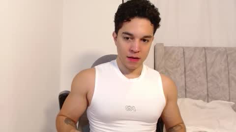 Snapshot of scott_brasher1 chatting on December 17, 1:11 am Twitter Scott brasher1 Instagram Camiloestuardo2 online show from December 17, 1:11 am