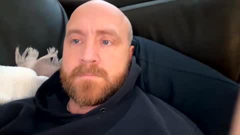 Snapshot of scottric chatting on December 15, 9:57 am SexyDaddy online show from December 15, 9:57 am