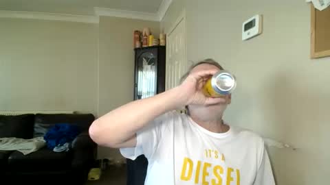 Snapshot of scottsman214 chatting on May 24, 7:19 pm James online show from May 24, 7:19 pm