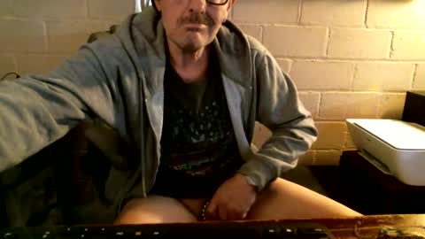 Snapshot of sdh69 chatting on October 19, 10:10 pm eating pussy sucking dick online show from October 19, 10:10 pm