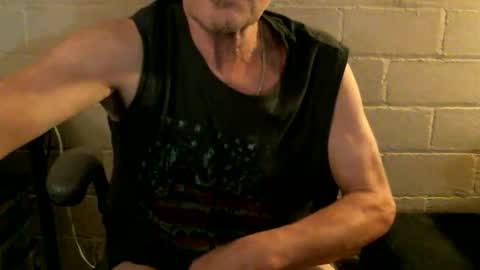 Snapshot of sdh69 chatting on November 12, 7:09 am eating pussy sucking dick online show from November 12, 7:09 am