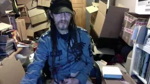 Snapshot of seasidesteve71 chatting on December 12, 12:59 am seasidesteve71 online show from December 12, 12:59 am