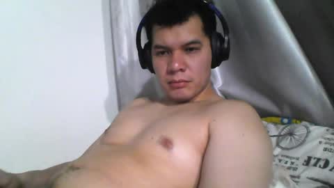 Snapshot of seb5759 chatting on April 29, 6:39 am seb5759 online show from April 29, 6:39 am