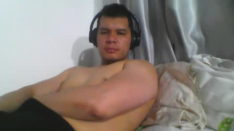 Snapshot of seb5759 chatting on June 4, 6:52 am seb5759 online show from June 4, 6:52 am
