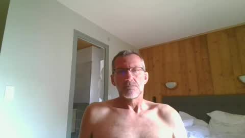 Snapshot of seb846894 chatting on June 16, 6:49 am seb846894 online show from June 16, 6:49 am