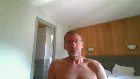 Snapshot of seb846894 chatting on June 17, 8:17 am seb846894 online show from June 17, 8:17 am