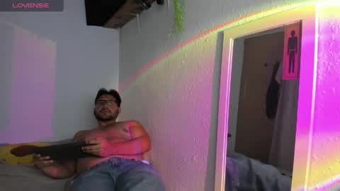 Snapshot of sebas9608 chatting on May 19, 6:14 pm Sebastian Bn online show from May 19, 6:14 pm