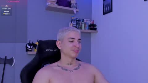 Snapshot of sebas__23 chatting on January 22, 11:10 pm Sebastin online show from January 22, 11:10 pm