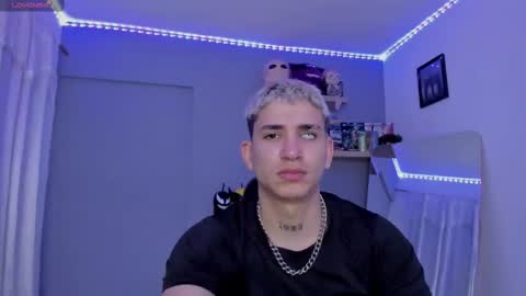 Snapshot of sebas__23 chatting on February 27, 7:04 pm Sebastin online show from February 27, 7:04 pm