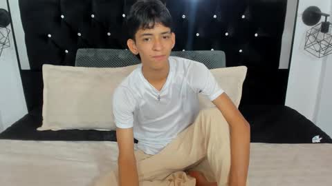 Snapshot of sebas_cat chatting on October 15, 10:10 pm Sebastian Alvarez online show from October 15, 10:10 pm